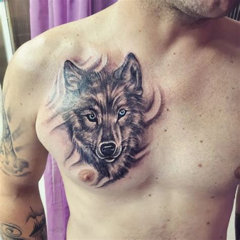 Tatuajes pequeños en el pecho para hombre: 25。